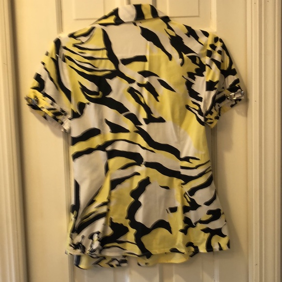 Yellow black white v-neck button down shirt detail on capped sleeve - Picture 2 of 3